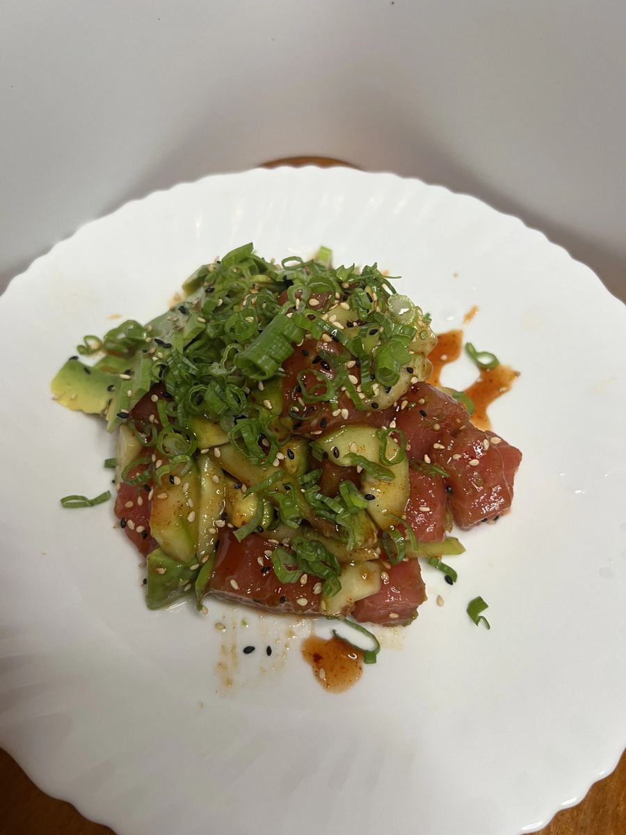 Deluxe sashimi plate with tuna and salmon
